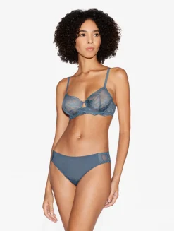 La Perla Dark Lace Underwired Bra< Underwired