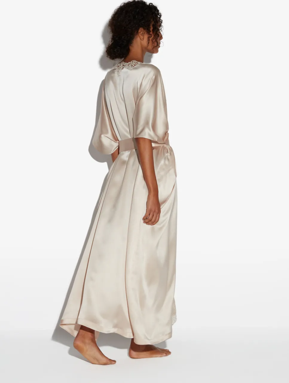 La Perla Rose Beige Long Silk Robe With Macramé< Robes|Silk Sleepwear