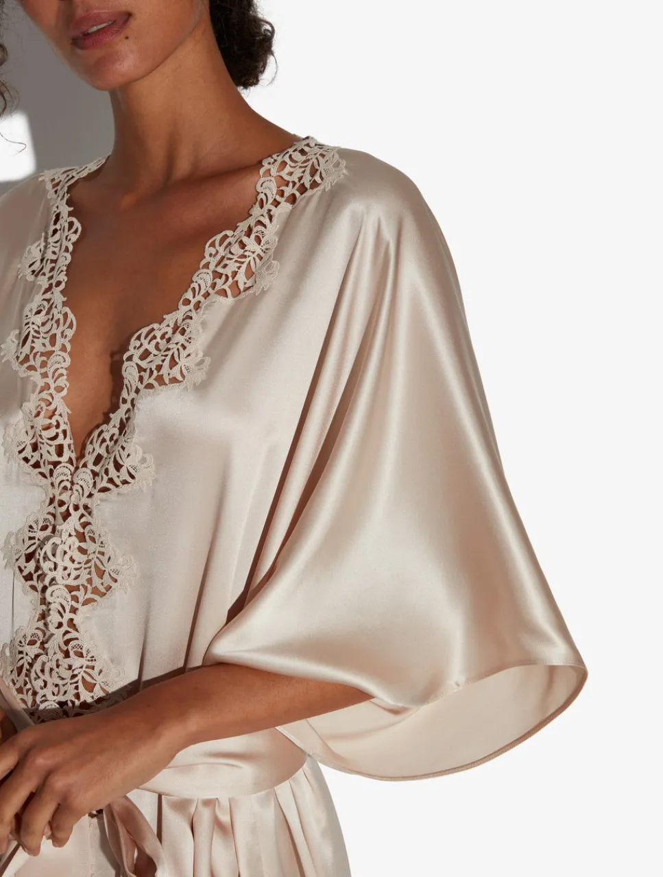 La Perla Rose Beige Long Silk Robe With Macramé< Robes|Silk Sleepwear